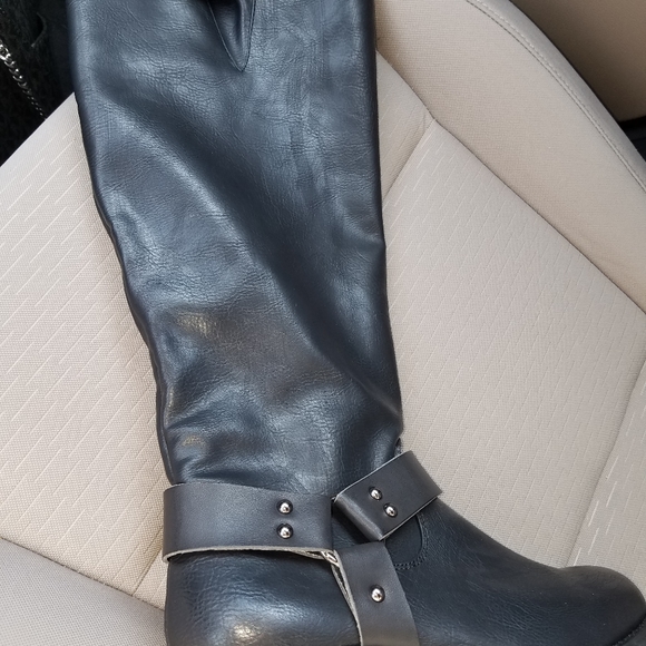 New Volatile boots - Picture 2 of 4